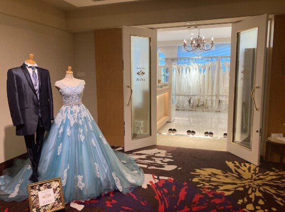 「衣裳室ＨＡＮＡ」には多数のドレス・和装を取り揃えております