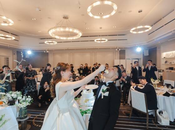 ティアラをイメージしたシャンデリアが特徴の「フィオリア」