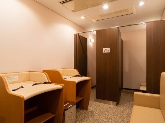 「キッズルーム」には授乳室やおむつ交換台、調乳機もございます